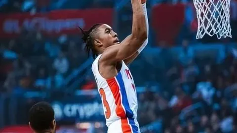 曼聯季前賽2-0擊敗利茲聯，利馬復出芒特亮相，紅魔迎來首勝！